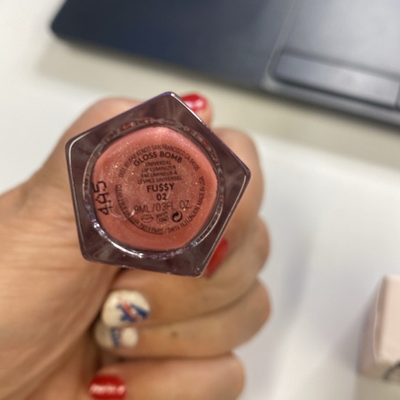 Fenty Beauty Gloss Bomb Universal Lip Luminizer Fu$$y Pink Lip-gloss - Picture 4 of 6